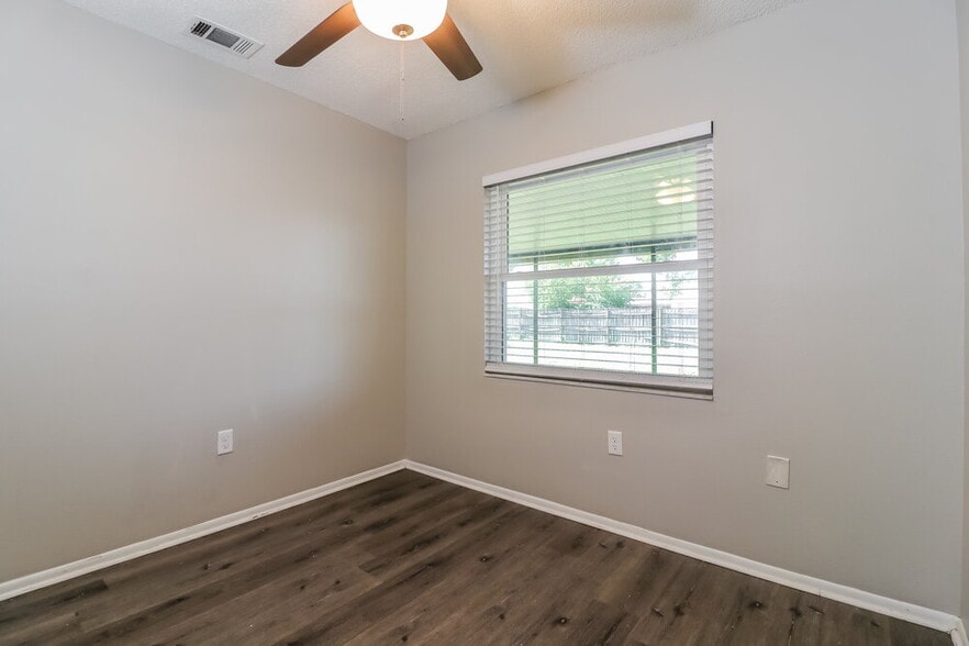 Building Photo - 706 Hazy Meadow Ct