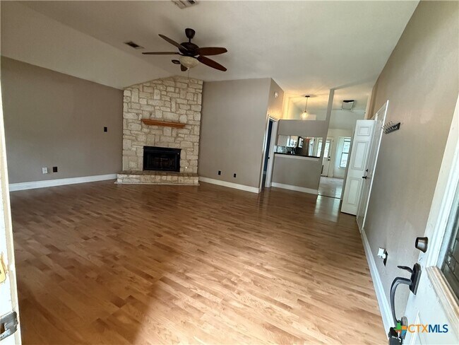 Building Photo - 702 Spring Hollow Dr