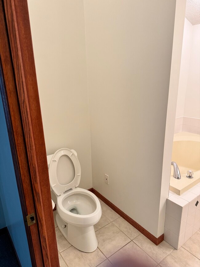 Building Photo - 5125 Echovale St NW