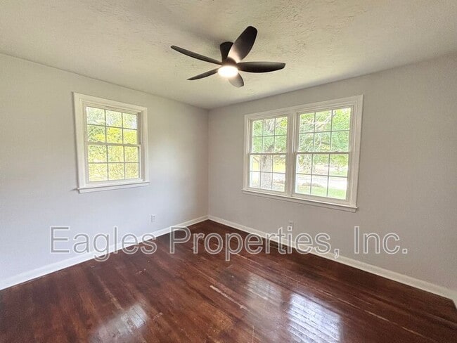 Building Photo - 418 Dove Pl