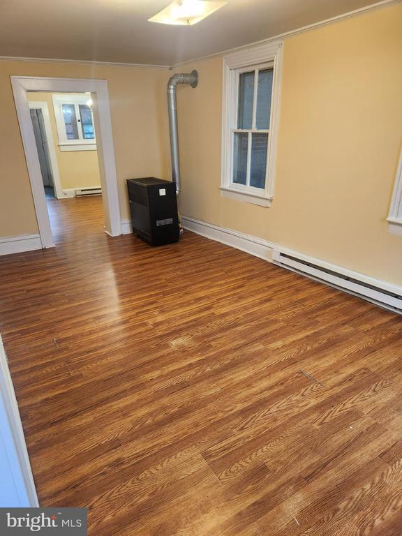 Building Photo - 322 S Maple Ave