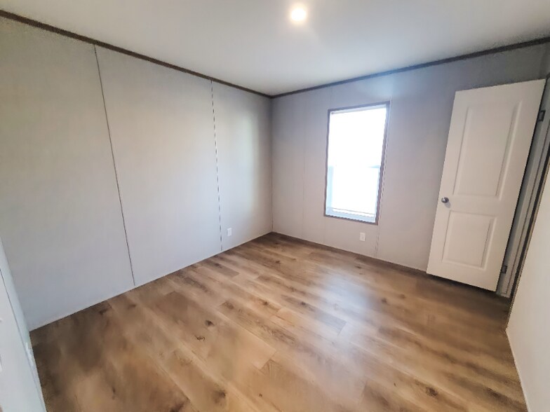 Building Photo - 87 Deerwood Park