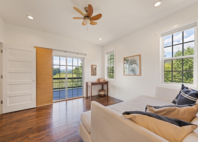 Building Photo - 179 Goldfinch Ln