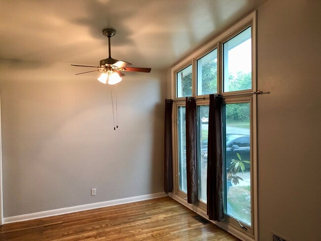 Building Photo - 2850 Hikes Ln