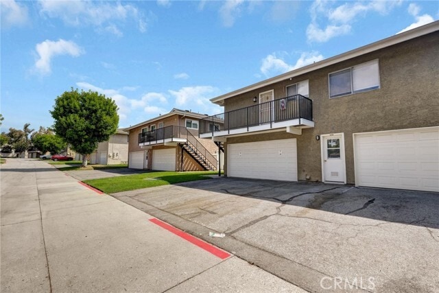 Building Photo - 3043 N White Ave