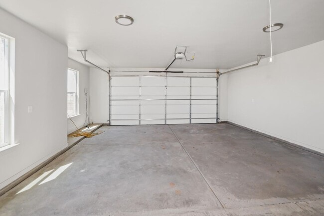 Building Photo - 17900 Lone Ranch Rd