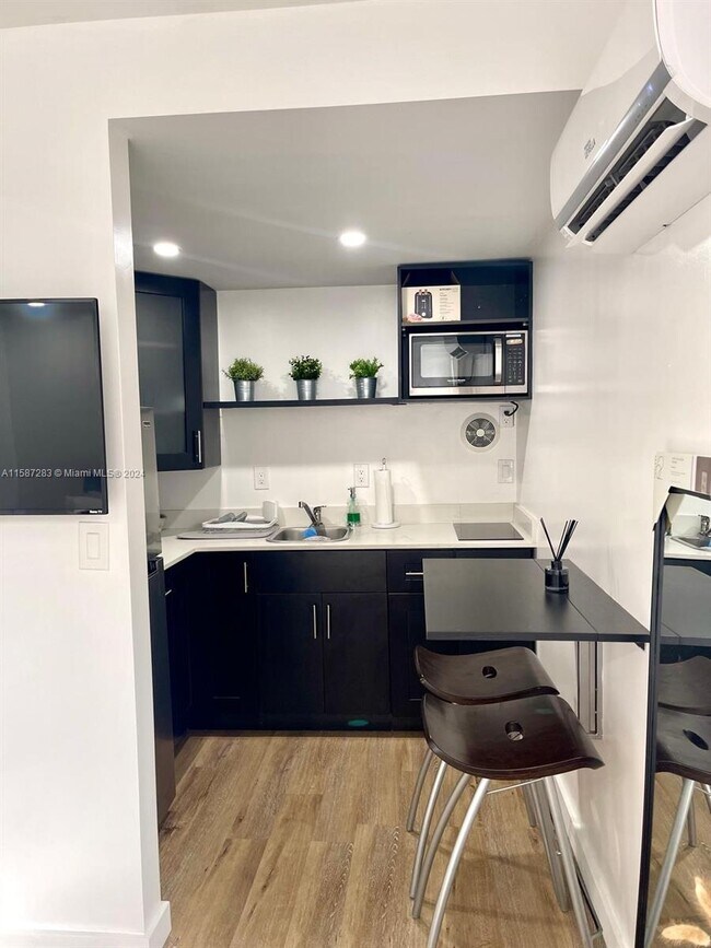 Building Photo - 19960 Highland Lakes Blvd