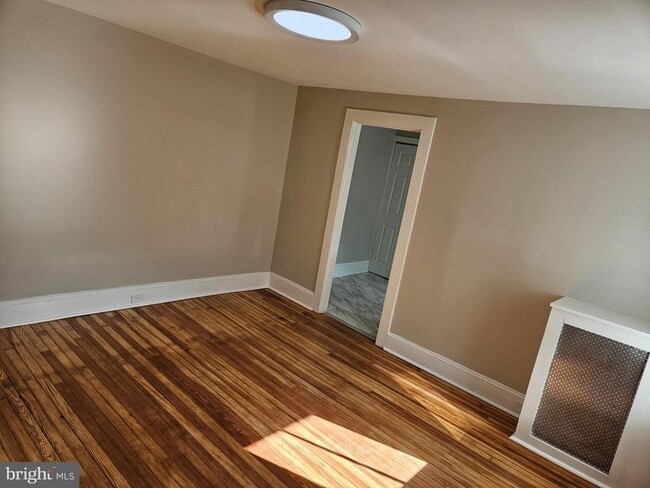 Building Photo - 334 N Market St