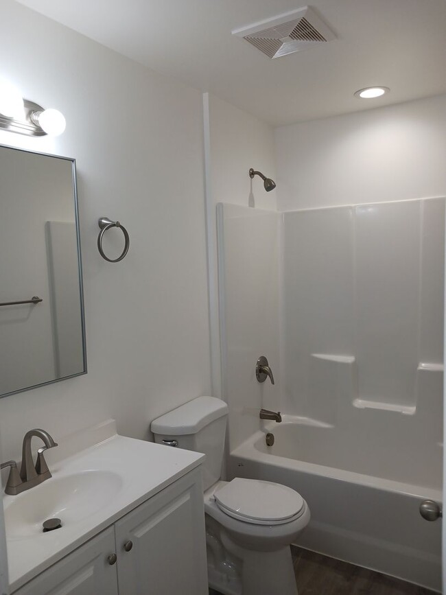 Building Photo - 3 bedroom, 2.5 bath in Downtown Ferndale