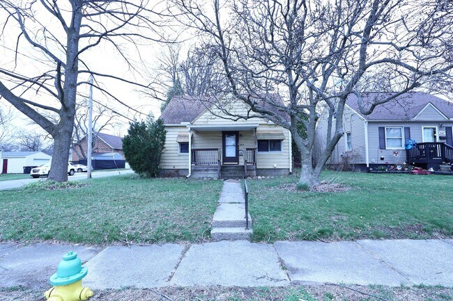 Building Photo - 843 Davies Ave