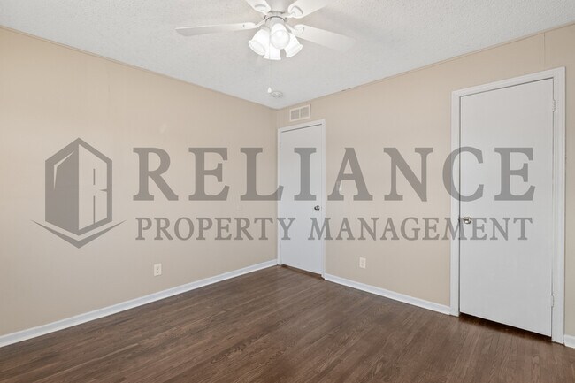 Building Photo - 2803 S Glenn Ave