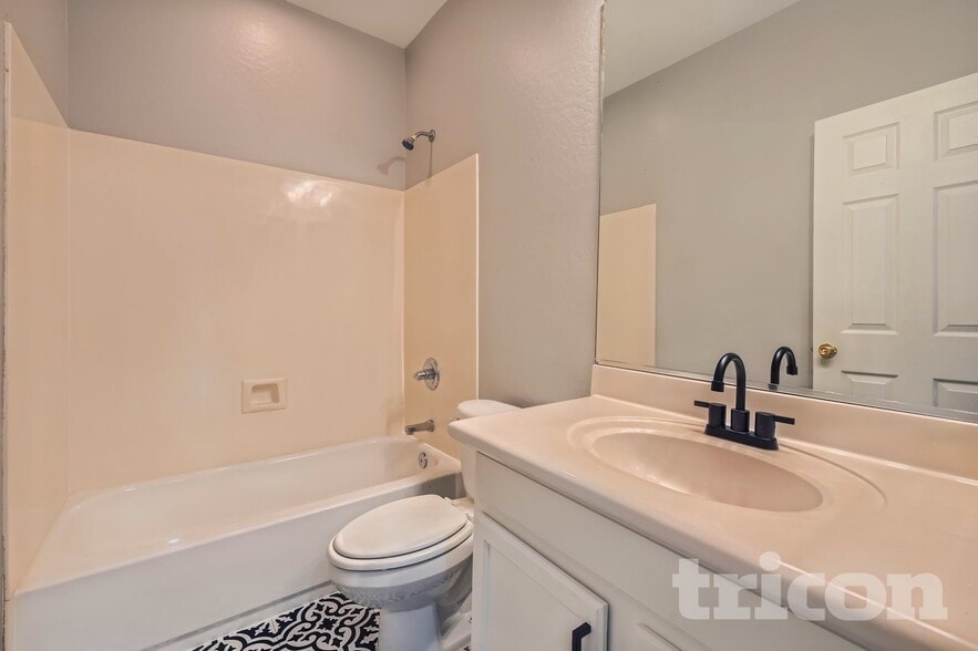 Building Photo - 6808 S 57th Ave