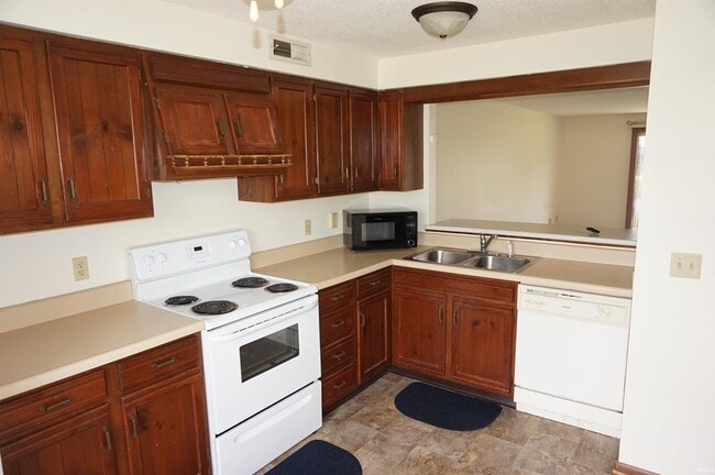Building Photo - 10623 Oak Valley Rd