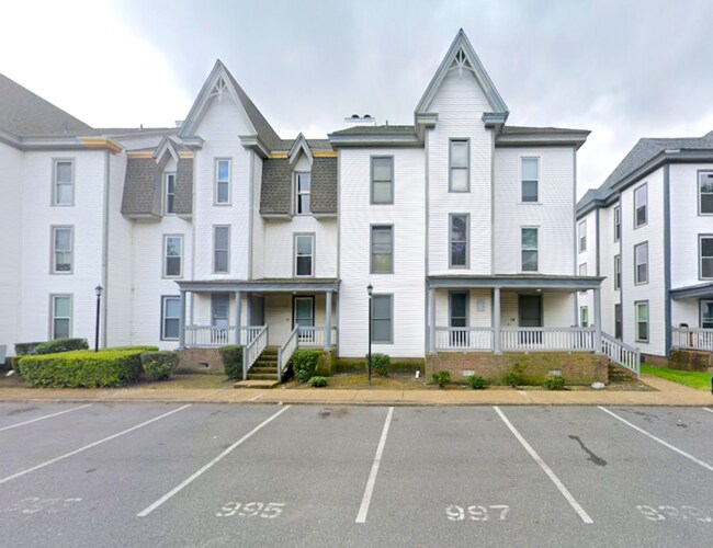 Building Photo - 1003 Green St