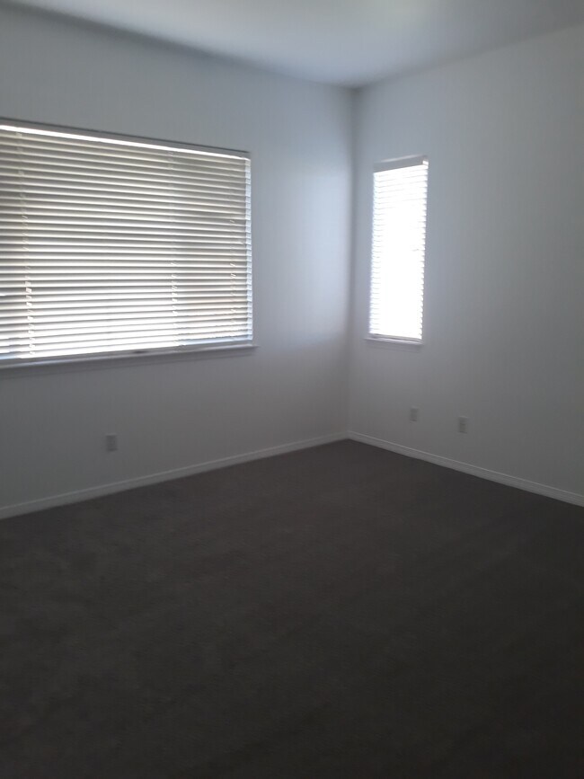 Building Photo - 605 Corte Sol