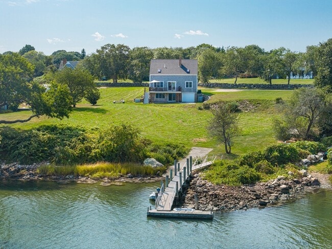 Building Photo - 594 River Rd