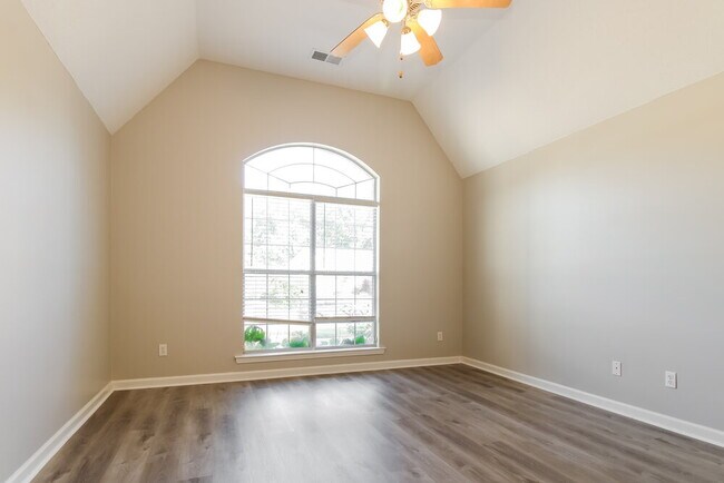 Building Photo - 8785 Oak Grove Blvd