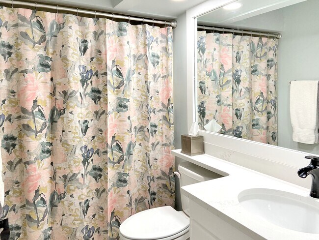 Building Photo - 1575 Ivy Trce