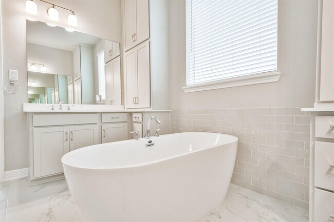 Building Photo - 8211 Chartres Wind Dr