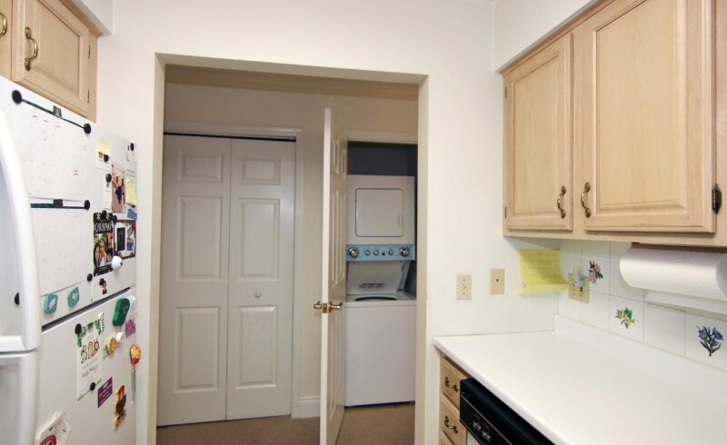 Building Photo - 351 Pemberwick Rd