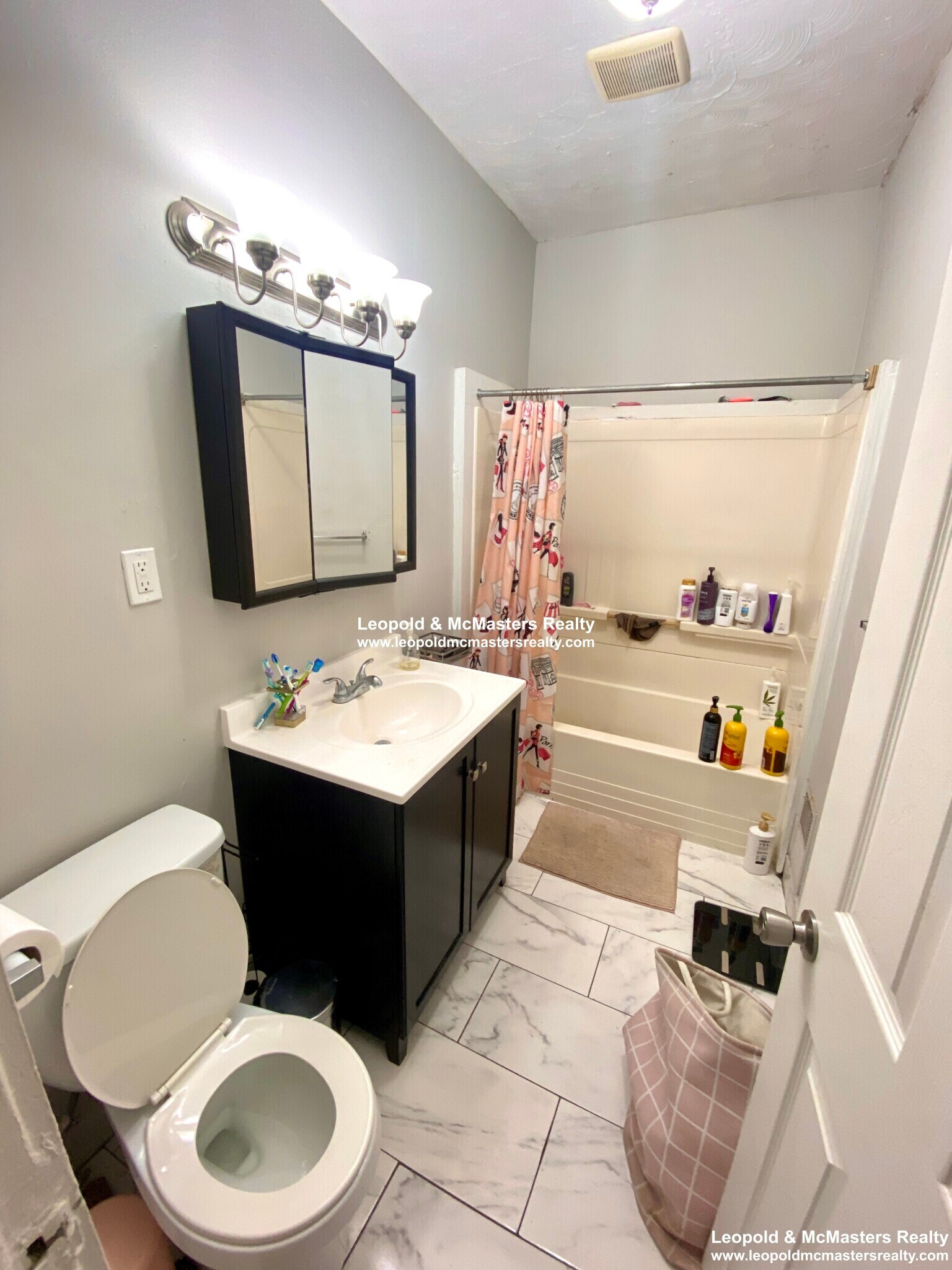 Building Photo - 19 Roseclair St