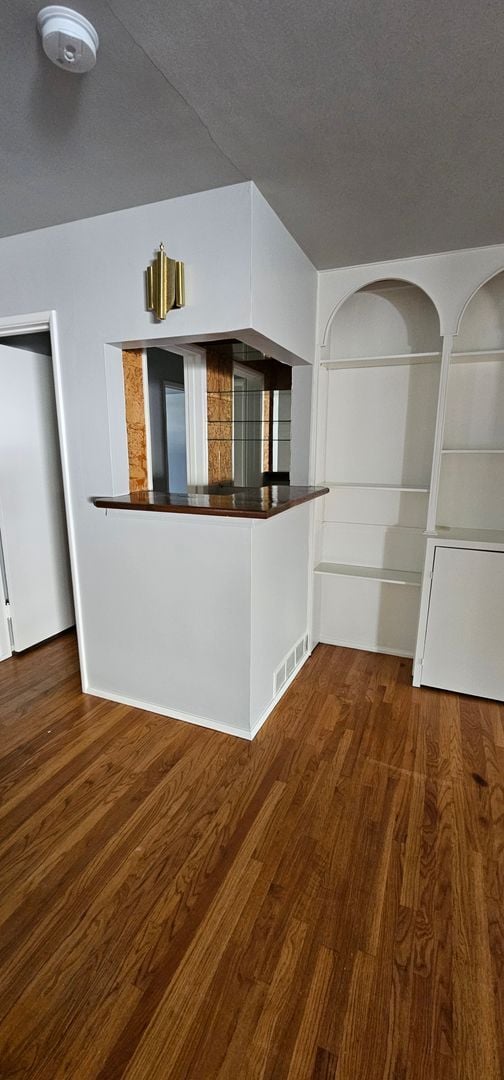 Building Photo - 3 bedroom Riverside home