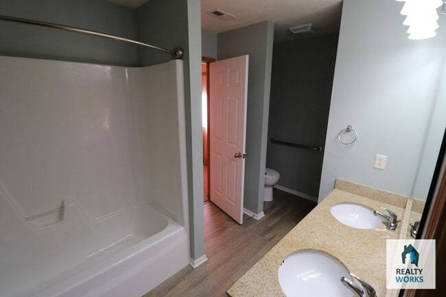 Building Photo - 2 Bedroom 1.5 Bathroom Open Concept Duplex!