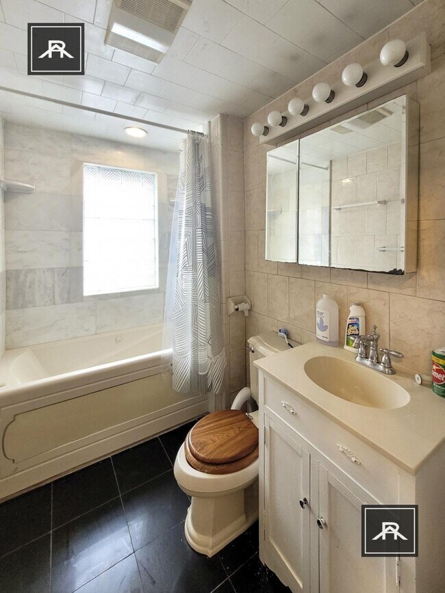 Building Photo - 3 bedroom in Boston MA 02130