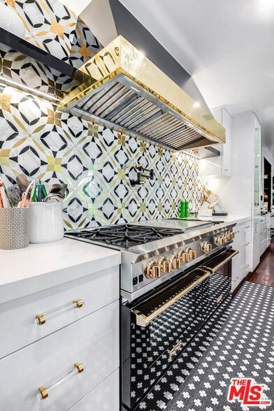 Building Photo - 1445 Vía Cresta