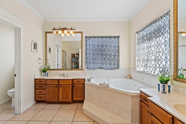 Building Photo - 25 Opal Cove