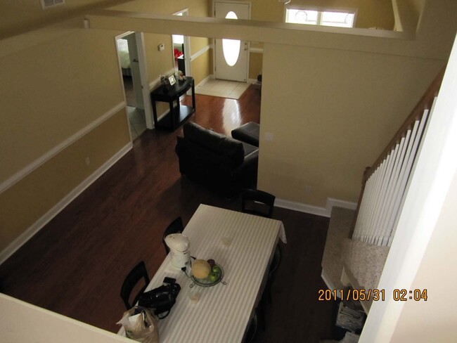 Building Photo - 3 bedroom 3 bath with Fenced in Yard in Ta...