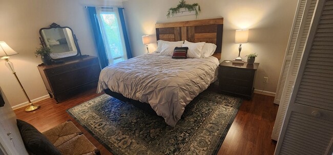 Building Photo - Fully furnished meticulously maintained upper condo