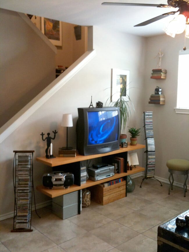 Building Photo - 2 Bedroom Town house for Rent in Lindale!