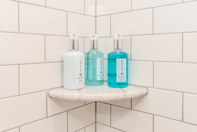 Building Photo - 2435 Master St