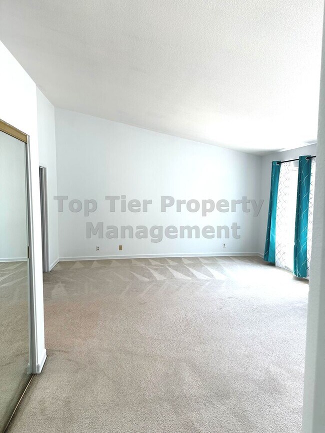 Building Photo - Beautiful 3 Bed / 2.5 Bath / 2,211 Sqft Sa...