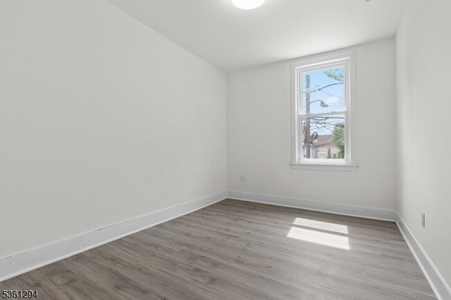 Building Photo - 262 Parker Ave
