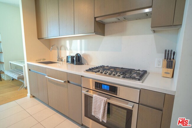 Building Photo - 889 Francisco St