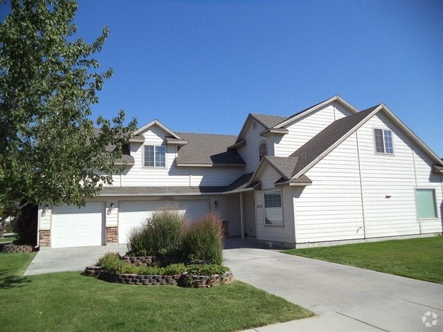 Building Photo - 1074 S New Summer Ave