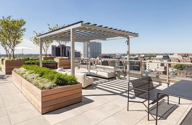 Building Photo - 152-11 89th Ave