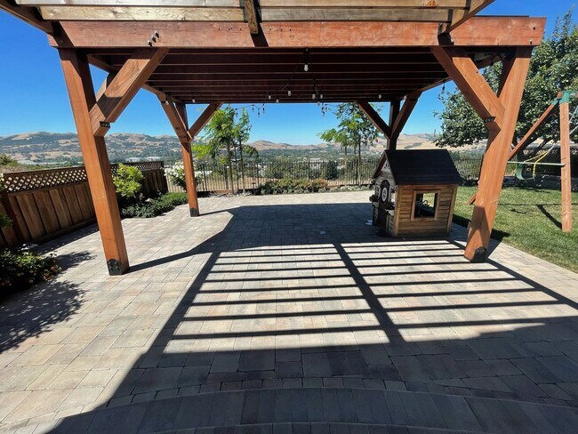 Building Photo - $6,950 - Canyon Lakes Luxury 4BR – Designer Upgrades, Wine Bar & Best Views in San Ramon