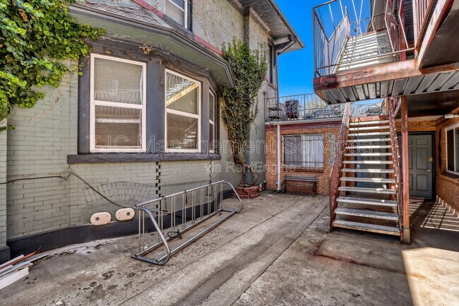 Building Photo - 1138 Corona St