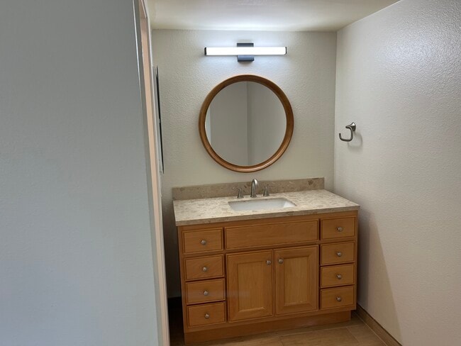 Building Photo - 3304 Caminito Eastbluff