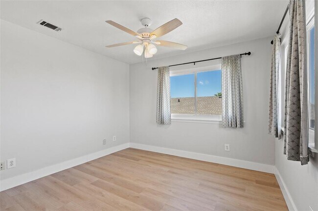 Building Photo - 4034 Reeves Dr