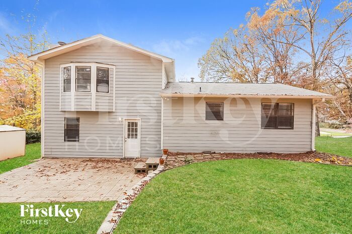 Building Photo - 2047 Lake Ridge Terrace