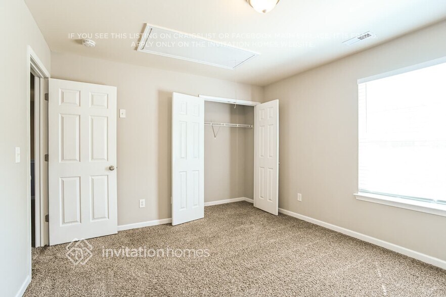Building Photo - 1004 Oakstone Dr