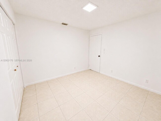 Building Photo - 5820 N Park Rd