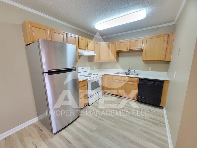 Building Photo - MOVE-IN SPECIAL, $1 RENT!! - Nice 3 Bd | 2...
