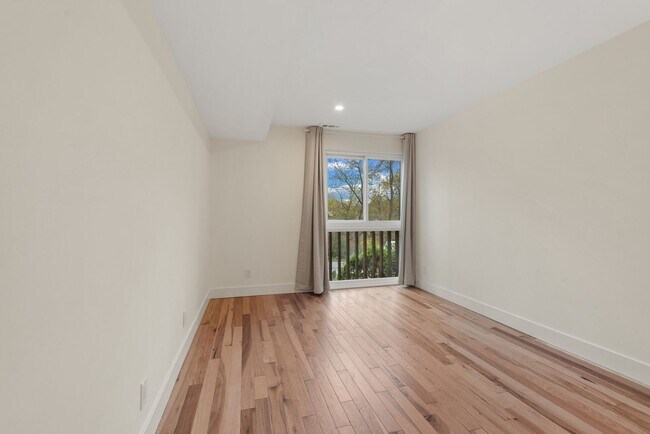 Building Photo - Coming Soon! Waterfront Living in Eastport – Renovated Condo in Severn House