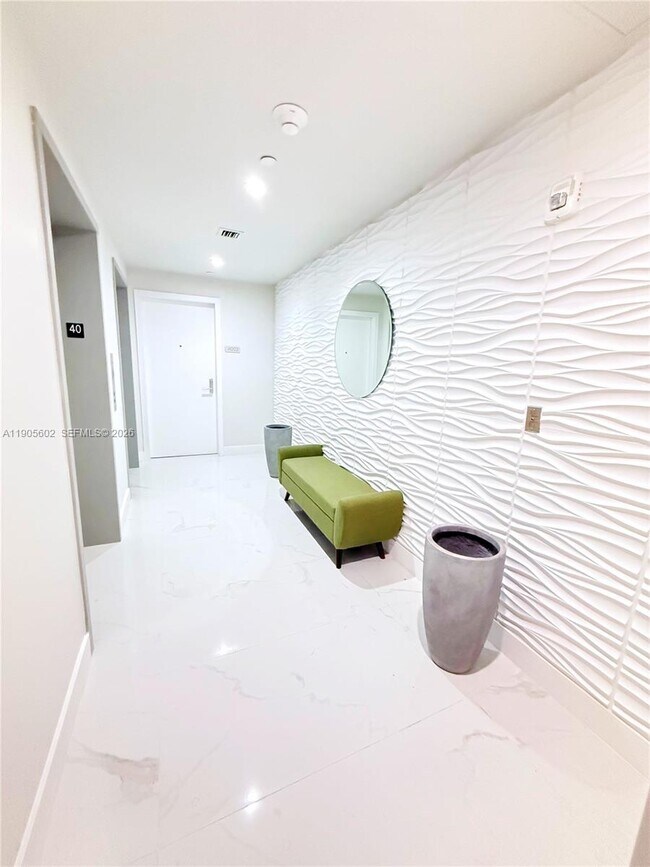 Building Photo - 700 NE 24th St