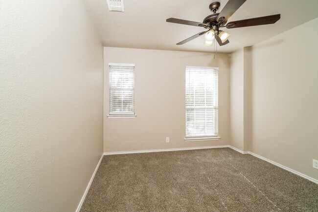 Building Photo - 207 Riders Walk